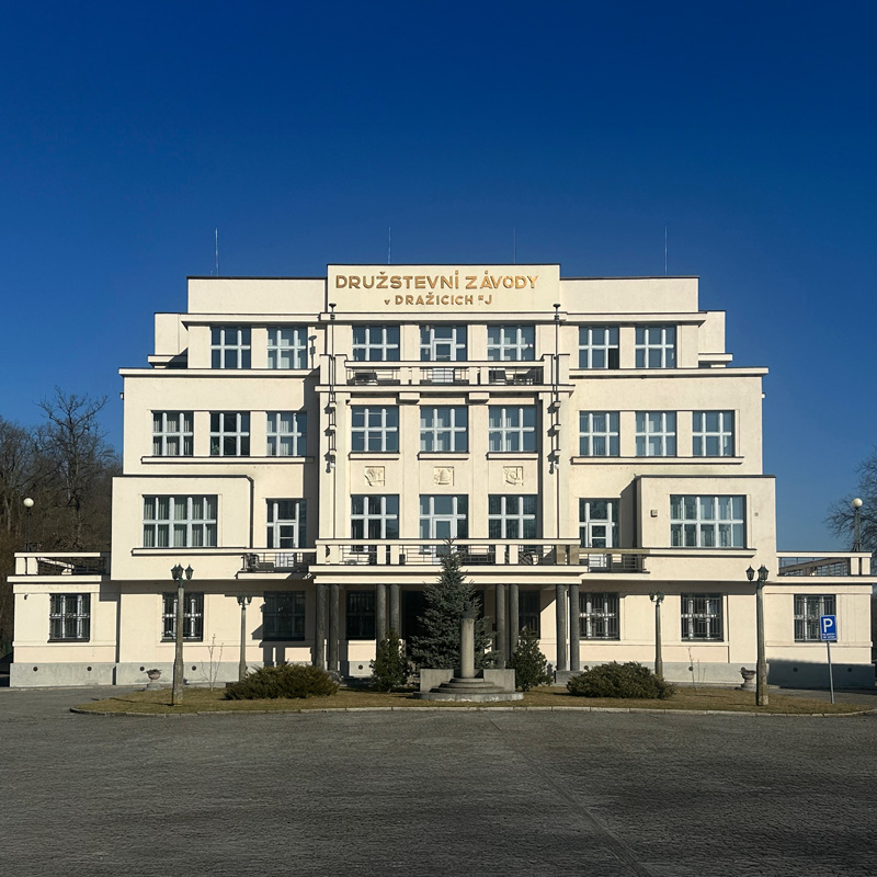 125 let DZ Dražice